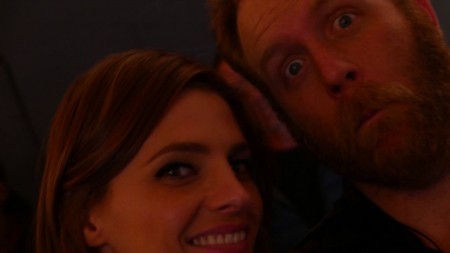 [url=https://www.facebook.com/stanakaticfanpage/photos/a.10153395698126674.1073741828.284801801673/10153395701681674]Stana Katic[/url]: Sendo boba no set com o Incrível Ian.
 Bastidores da equipe do episódio 815 de "Castle".

