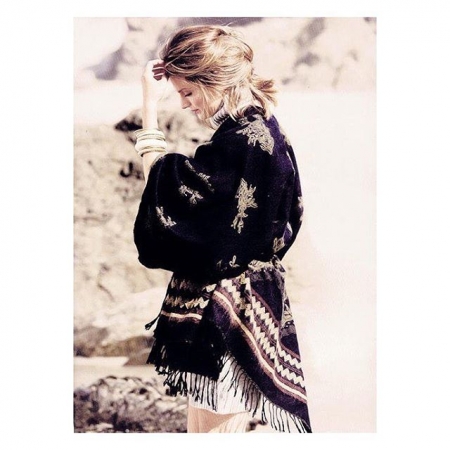 [url=http://instagram.com/p/BG5wxbhR4UC]@drstanakatic[/url]: Pensativa de poncho.

