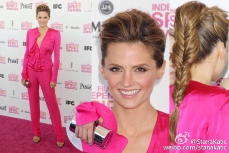 [url=http://weibo.com/3188517517/E051IDRPM]@StanaKatic[/url]: Relembrando desse visual rosa-choque da Donna Karan para o Independent Spirit Awards! 🌷🌷🌷

Penteado por Robert Ramos & maquiagem por Lizbeth Williamson

Bom final de semana!

