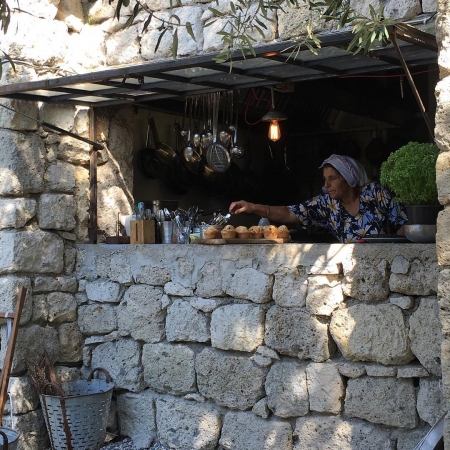 [url=http://instagram.com/p/BKP5NffA1Ds]@drstanakatic[/url]: Eu amo explorar outras culturas através de viagens, música, comida, etc. E quando posso, tenho grande prazer em compartilhar essas experiências... porque, no final das contas, o que nós, humanos, compartilhamos nesse mundo é muito mais forte do que aquelas coisas que nos distanciam. 🌞
Café da manhã em #AhestePera em Alaçati. A cozinha "caseira" forneceu uma mesa cheia de delícias egeias frescas e saudáveis. 🌜
Para uma pegada noturna no tradicional jantar turco, tente o #Insula e diga ao chef Refik Karabulut que eu enviei você. 😉
#TurquiaDoMeuJeito
