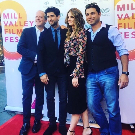 [url=http://instagram.com/p/BLUnB_7AuHt]@drstanakatic[/url]: Com os homens de #TheRendezvous. Diretor @amatalqa, @RazaJaffrey & Dan Halsted. Obrigada, @millvalleyfilmfest, por apoiar filmes independentes há 39 anos!

Sou grata pelos filmes independentes que posso fazer. Apesar dos indies geralmente terem limitações orçamentárias & pressões de tempo, eles ainda criam alguns dos filmes mais interessantes & ousados por aí.

Fico feliz em ter um pequeno papel neles. 📽
