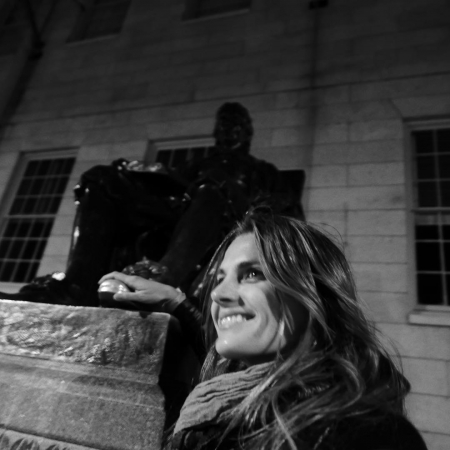 [url=http://instagram.com/p/BNsLW_QgeAU]@drstanakatic[/url]: Aos pés de grandiosidade.

Eu & Johnny de bobeira no jardim.

#JardimDeHarvard #Harvard
