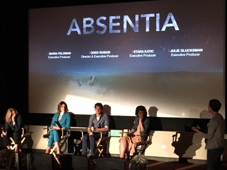 [url=http://twitter.com/Stana_Katic/status/866458419405832193]@Stana_Katic[/url]: Ótimo dia debatendo #ABSENTIA com a equipe ontem. Amanhã tem mais! Obrigada pelo amor, @Sony. #Sony @AbsentiaSeries 
