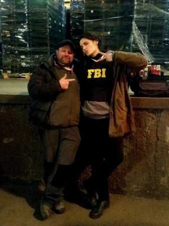 [url=http://facebook.com/stanakaticfanpage/posts/10154808128651674]Stana Katic[/url]: BUM! Levando #Absentia para casa, para a 🎥 equipe incrível por trás de "300," "Os Mercenários" & mais filmes. Bulgária, você é demais! Vejo vocês em 27 de setembro, às 21h no AXN. #AmoNossaEquipe
