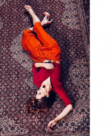 [url=http://facebook.com/stanakaticfanpage/posts/10155633228421674]Stana Katic[/url] | [url=http://instagram.com/p/BoHjc7vBL65]@drstanakatic[/url]: Largada no chão com a reação à nossa #SeriezinhaComPotencial na #AméricaDoSul e #AméricaCentral. #Absentia tem recebido muito ❤️ amor ❤️ de todos vocês. Gracias, Obrigada, Thank you!! Toda a equipe está ansiosa para compartilhar o episódio final hoje com vocês. 🎥 Um beijão 💋 da locação da 2ª temporada de Absentia 👁.
❤️
Stana
