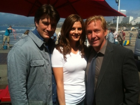 [url=http://twitpic.com/4ei2pl]@actordbsweeney[/url] No set de #Castle com Nathan e Stana. Incrível elenco e equipe.
Palavras chave: D.B. Sweeney;Castle;bastidores;To Love And Die In L.A.;TO LOVE AND DIE IN LA;3.23;3x23;2011;Twitter;3ª temporada