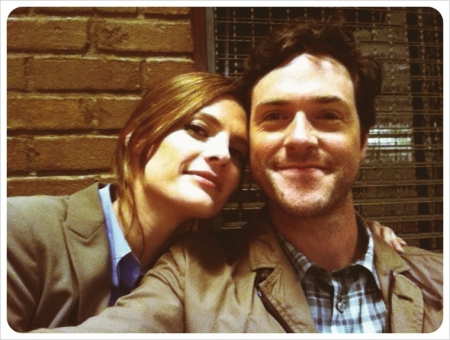 [URL=http://twitter.yfrog.com/h2om2vsbj]@BRENDAN_HINES[/URL] Reunidos e parece com #Castle. Senhoras e senhores, @Stana_Katic
Palavras chave: Brendan Hines;Castle;bastidores;3ª temporada;3.21;3x21;The Dead Pool;2011;Twitter