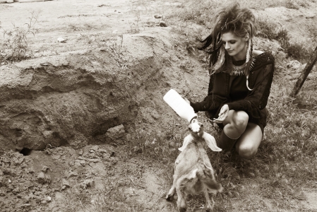 [URL=HTTPS://TWITTER.COM/BRIANBOWENSMITH/STATUS/73201507373285376]@BRIANBOWENSMITH[/URL] PARA TODOS VOCÊS, FÃS DA @STANA_KATIC... UMA PALINHA DOS BASTIDORES.
Palavras chave: BRIAN BOWEN SMITH;BASTIDORES;SESSÃO DE FOTOS;PHOTOSHOOT;2011;TWITTER