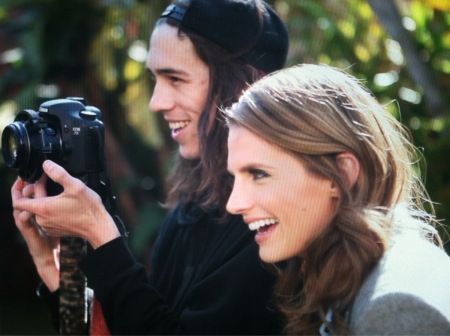 [url=https://twitter.com/JustinButtsFilm/status/182269387494010880]@JustinButtsFilm[/url] Uma foto dos bastidores com @Stana_Katic
Palavras chave: TWITTER;2012;Justin Butts;ATP