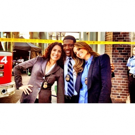 [url=http://instagram.com/p/bz2p7HSdOZ/]@jockosims[/url] Acabei de terminar minha primeira cena em "Castle" com Stana Katic e Lisa Edelstein. Elas são hilárias... Serão umas semanas divertidas... na ABC.
Palavras chave: Lisa Edelstein;Castle;season 6;6ª temporada;6x01;6.01;s06e01;Jocko Sims