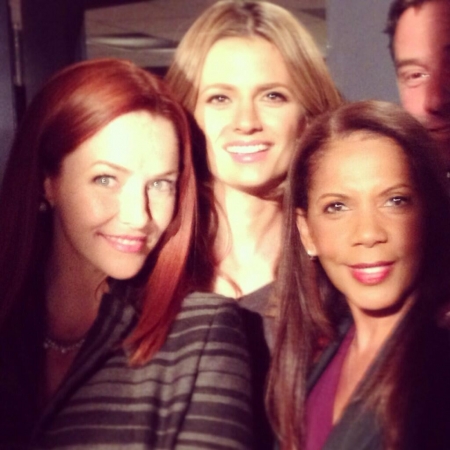 [url=https://twitter.com/Wersching/status/402660599437328384]@Wersching[/url]: Garotas de "24"/"Castle"! (e cara da cenografia invadindo!) #PotencialIncrível
Palavras chave: Castle;bastidores;2013;Twitter;Disciple;6.09;6x09;s06e09;Annie Wersching;Penny Johson Jerald;season 6;6ª temporada