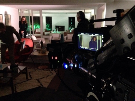 [url=https://twitter.com/AndrewBikichky/status/440958529688449024/photo/1]@AndrewBikichky[/url]: Ensaiando a cena do trabalho-teste de Elena. Ep617 #Castle
Palavras chave: Castle;6x17;6.17;s06e17;In The Belly Of The Beast,Twitter;2014;season 6;6ª temporada;bts;bastidores