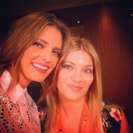 [url=https://twitter.com/TLifefeed/status/478462713287307264]@TLifefeed[/url]: A @evitatsi conheceu a estrela da série #Castle Stana Katic! # Stanakatic #tlifegr #tlife
Palavras chave: 2014;Twitter;Evita Tsilochristou;2014;Twitter;Grécia;Greece