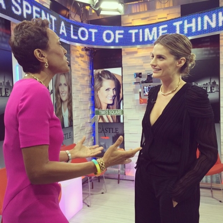 [url=http://instagram.com/p/vOKrbWooxb/]@GoodMorningAmerica[/url]: Robin é uma ENORME fã de #Castle. Dá para ver o quanto ela ama Stana?!
