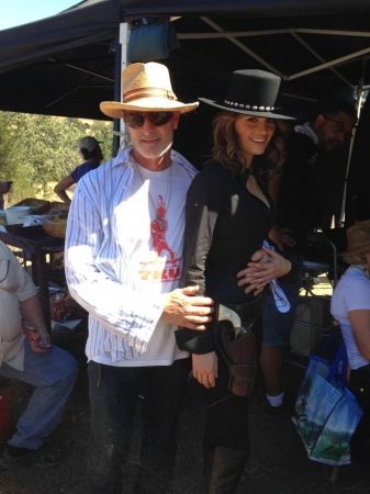 [url=https://twitter.com/RedCarpetLuke/status/534601457752739840]@RedCarpetLuke[/url]: @Stana_Katic foi uma guerreira dentro e fora desse corset. E essa garota consegue usar uma pistola!
