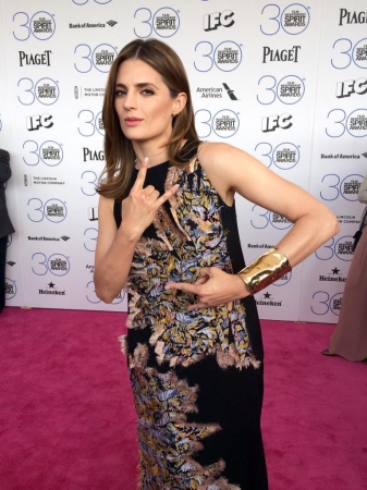 [url=https://twitter.com/JRadloff/status/569232061917036544]@JRadloff[/url]: .@Stana_Katic e eu vamos aprender a fazer rap. Já escolhemos nossos nomes rappers. Mas em breve na @glamourmag.
