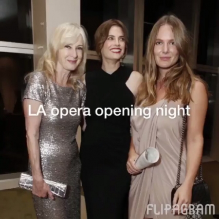 [url=https://instagram.com/p/9tfsJ0lkvr/]@mslagerfelt[/url]: TBT Noite de abertura da @laopera
@mslagerfelt se divertindo muito com as maravilhosas #StanaKatic @drstanakatic @emmasandvik & e o filho Michael. :)
#Castle #GossipGirl #LAOpera #PlacidoDomingo #AmanteDeÓpera #GianniSchicci #Pagliacci #MsLagerfelt
Crédito da foto: #SteveCohn
