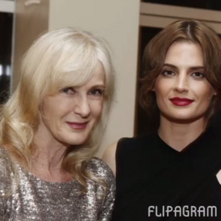 [url=https://instagram.com/p/9tfsJ0lkvr/]@mslagerfelt[/url]: TBT Noite de abertura da @laopera
@mslagerfelt se divertindo muito com as maravilhosas #StanaKatic @drstanakatic @emmasandvik & e o filho Michael. :)
#Castle #GossipGirl #LAOpera #PlacidoDomingo #AmanteDeÓpera #GianniSchicci #Pagliacci #MsLagerfelt
Crédito da foto: #SteveCohn
