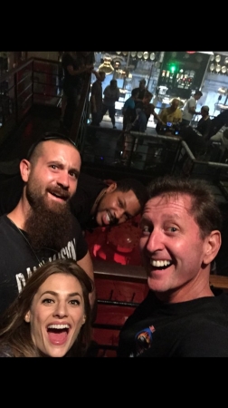 [url=https://twitter.com/jayway728/status/668950519541460994]@jayway728[/url]: Foto 1: Selfie invadida por @Stana_Katic na sala de máquinas do navio. Foto 2: ... e então as coisas ficaram estranhas! #Castle
