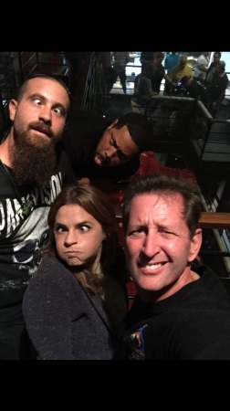 [url=https://twitter.com/jayway728/status/668950519541460994]@jayway728[/url]: Foto 1: Selfie invadida por @Stana_Katic na sala de máquinas do navio. Foto 2: ... e então as coisas ficaram estranhas! #Castle
