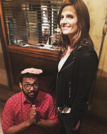 [url=http://instagram.com/p/BDpSIJBw9nF]@gadgetwala[/url]: Conheci @drstanakatic, a detetive Beckett de #Castle, enquanto ela filmava no Raleigh Studios em Hollywood. Ela deve ser uma das pessoas mais legais, gentis e divertidas que já conheci. Ela me pediu para escrever um tuíte para ela em hindi para expressar seu amor pelos fãs indianos. 😄 Vão conferir no Twitter dela. Falamos sobre sua viagem à Índia há 4 anos, quando ela visitou Delhi, Rajasthan, Benaras e o Parque Nacional Kanha. Sem nenhuma prepotência apesar de ser uma celebridade tão grande. Ah, e ela é tão durona e linda pessoalmente, eu tava tremendo de empolgação. 😍😍😍 #StanaKatic #RESPEITO #Hollywood #LosAngeles #RaleighStudios
