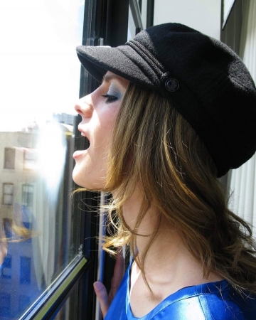 [url=https://instagram.com/p/Ba-VRaIBX6T]@tina_turnbow[/url]: #QuedinhaDeQuarta A maravilhosa @drstanakatic embaçando a janela! Foto que tirei dela para a @tmagazine há algum tempo e ainda é uma das minha favoritas. (Reparem nos toques de azul.) #StanaKatic #TMagazine 🔹🖤🔹
