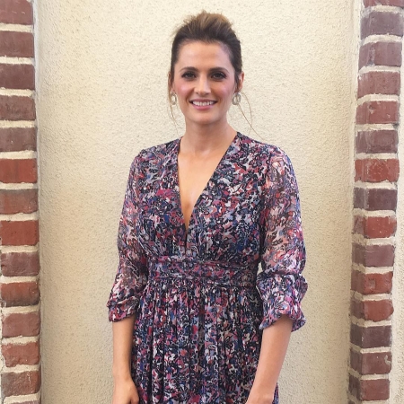 [url=https//instagram.com/p/BgC-GcOnldL]@goldenglobes[/url]: Stana Katic interpreta a agente especial Emily Byrne no thriller da Sony/Amazon 'Absentia'. Após ser dada como morta in absentia, a agente do FBI precisa recuperar sua família, identidade e inocência, quando se vê como a principal suspeita em uma série de assassinatos. (Foto: @amayamario. ©HFPA)
