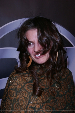 Palavras chave: 24 100th episode and 5th season premiere party