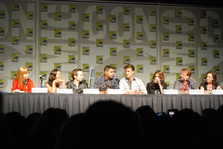 © [url=http://www.flickr.com/photos/genevieve719]Genevieve[/url]
Palavras chave: ComicCon;Comic Con;painel;SDCC;Nathan Fillion;Jon Huertas;Seamus Dever;Tamala Jones;Molly Quinn;Andrew Marlowe;Laurie Zaks