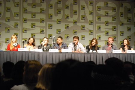 © [url=http://www.flickr.com/photos/genevieve719]Genevieve[/url]
Palavras chave: ComicCon;Comic Con;painel;SDCC;Nathan Fillion;Jon Huertas;Seamus Dever;Tamala Jones;Molly Quinn;Andrew Marlowe;Laurie Zaks