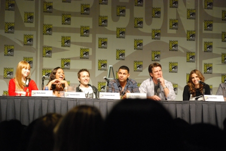 © [url=http://www.flickr.com/photos/genevieve719]Genevieve[/url]
Palavras chave: ComicCon;Comic Con;painel;SDCC;Nathan Fillion;Jon Huertas;Seamus Dever;Tamala Jones;Molly Quinn;Andrew Marlowe;Laurie Zaks