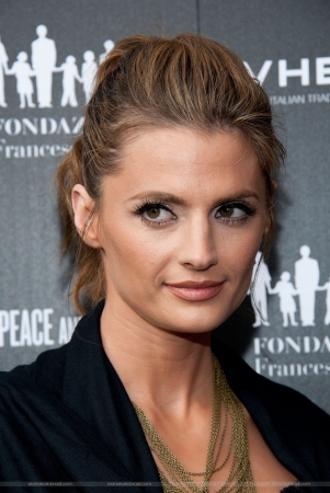 Palavras chave: Artists for Peace Justice;A Ring to Educate a Child in Haiti;launch event;2011