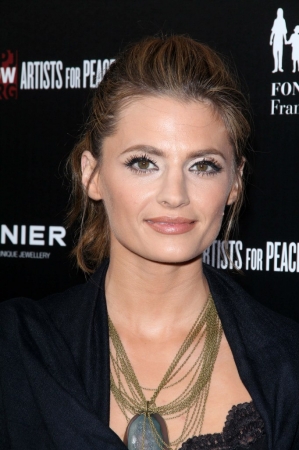 Palavras chave: Artists for Peace Justice;A Ring to Educate a Child in Haiti;launch event;2011